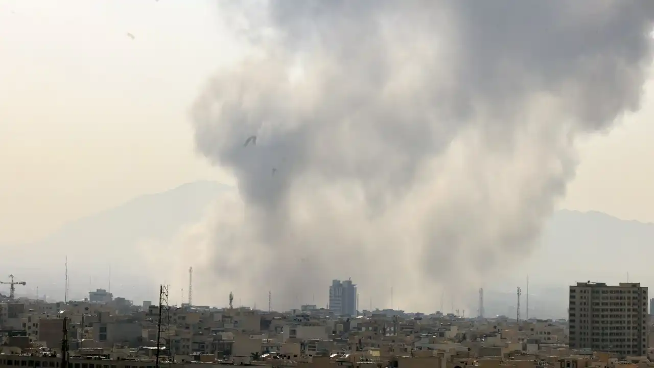 Irán sufre un duro golpe: EE.UU. destruye 17 embarcaciones y 100 misiles en operación relámpago